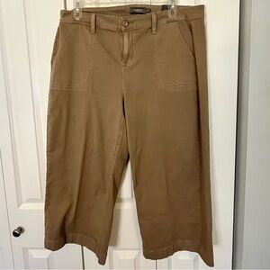 NWT, Torrid, Women's Khaki Capris, 18